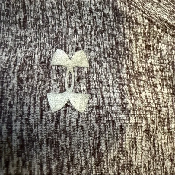 Bundle of 2 Under Armour Tops (XL) + 3 FREE Bonus Shirts - Picture 4 of 6